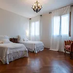 Sunbeam Palace 아파트