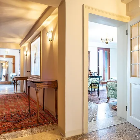 Sunbeam Palace Apartment *