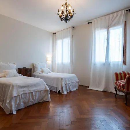 Sunbeam Palace Apartment
