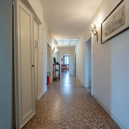 Sunbeam Palace * Venice