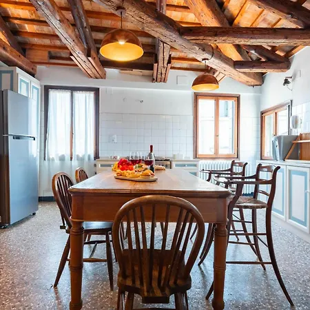 Sunbeam Palace Apartment *