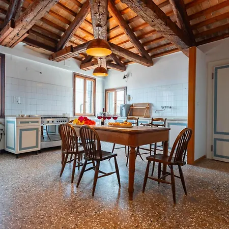 Sunbeam Palace Apartment