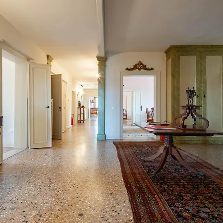 Sunbeam Palace דירה